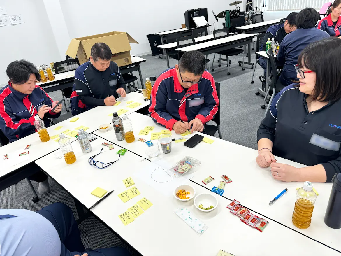 普段は聞けないお客様の声を聞いて、当たり前だと思っていた行動がどれほど喜ばれているのかを再確認した。業務の内容だけでなく、挨拶や所作の一つ一つが信頼になり、価値なのだという自覚が芽生えていく。